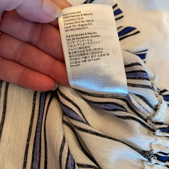 🌼 H&M Divided Off the Shoulder Crop Blouse 🌼 - Picture 4 of 5